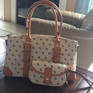 Dooney  Gently used, excellent condition. Leather.